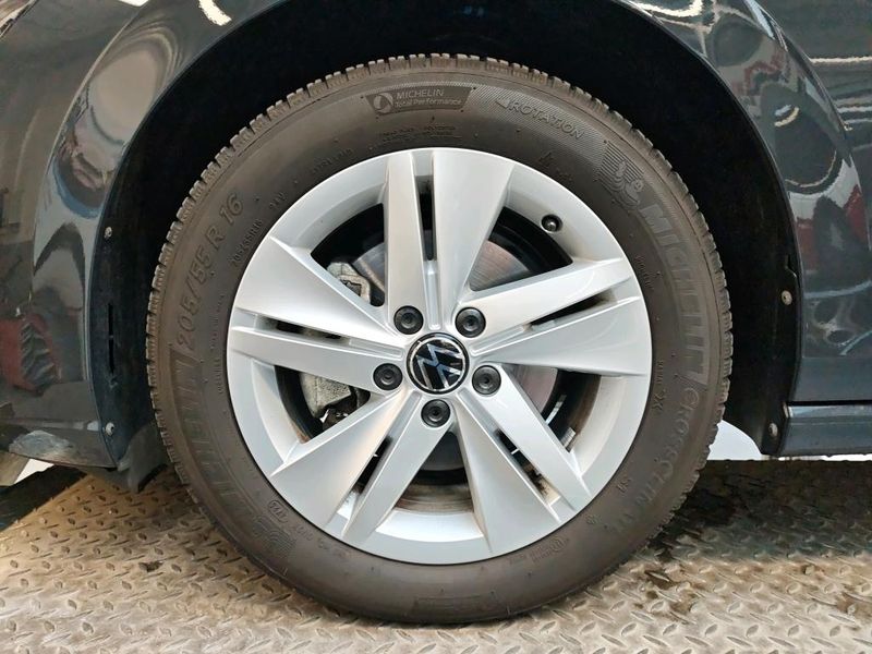 Volkswagen Golf VIII 1.5 eTSI ACT Life — zdjęcie 24