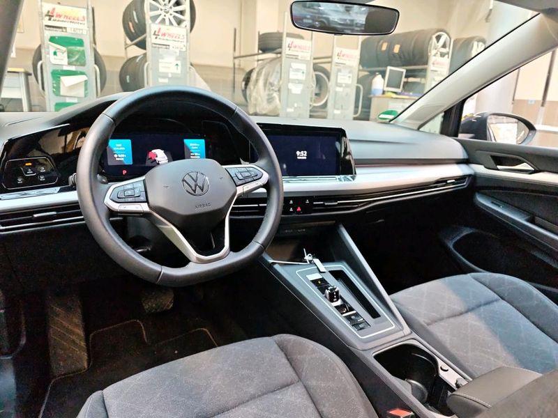 Volkswagen Golf VIII 1.5 eTSI ACT Life — zdjęcie 21