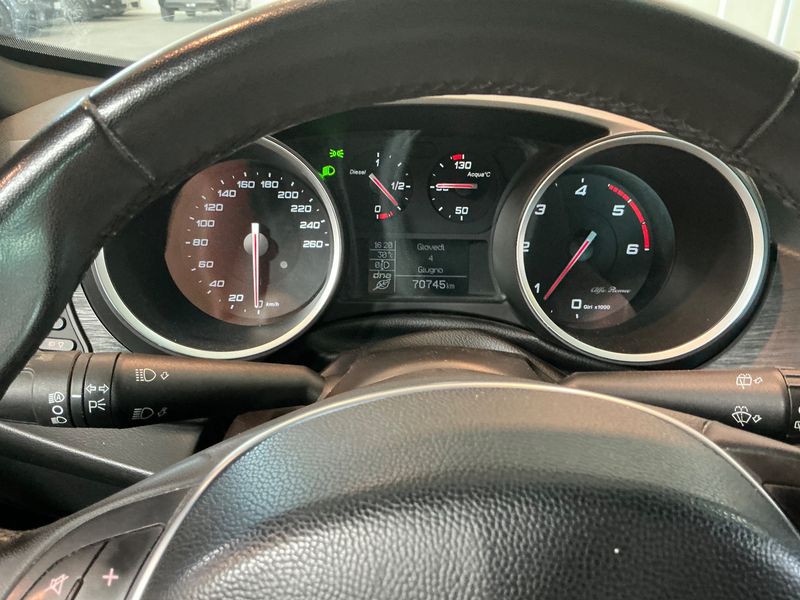 Alfa Romeo Giulietta 1.6 JTD Sport — zdjęcie 13