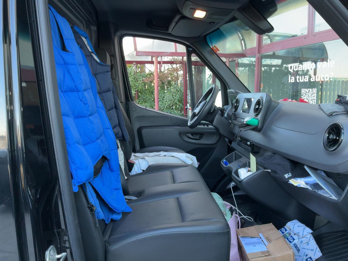 Mercedes-Benz Sprinter 2023 — photo 17