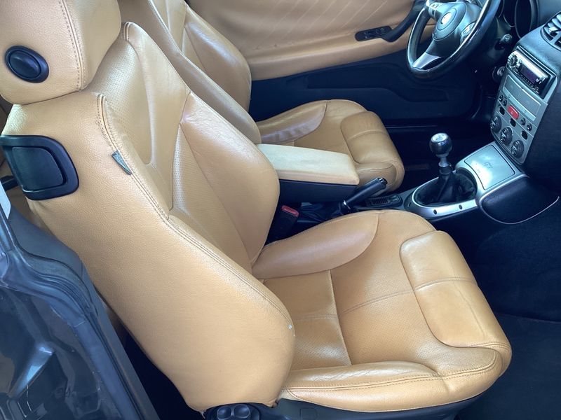 Alfa Romeo Alfa GT 1.9 JTD M-Jet Distinctive photo Alfa Romeo Alfa GT 1.9 JTD M-Jet Distinctive