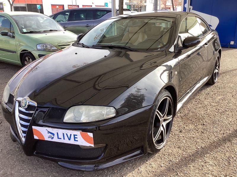 Alfa Romeo Alfa GT 1.9 JTD M-Jet Distinctive photo Alfa Romeo Alfa GT 1.9 JTD M-Jet Distinctive