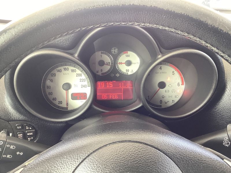 Alfa Romeo Alfa GT 1.9 JTD M-Jet Distinctive photo Alfa Romeo Alfa GT 1.9 JTD M-Jet Distinctive