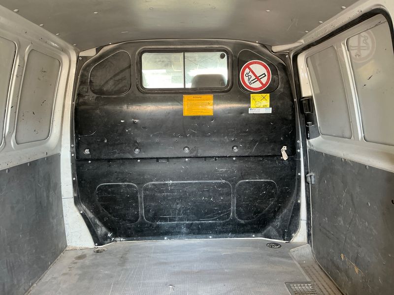 Volkswagen T5 Transporter 2.0 TDI Kasten 2013 – снимка 25
