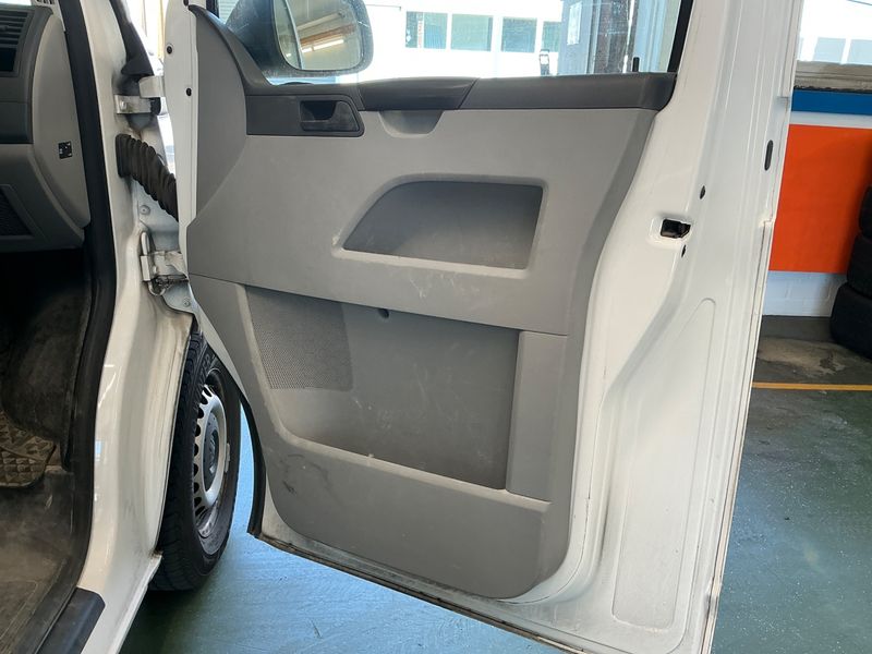 Volkswagen T5 Transporter 2.0 TDI Kasten 2013 – снимка 32