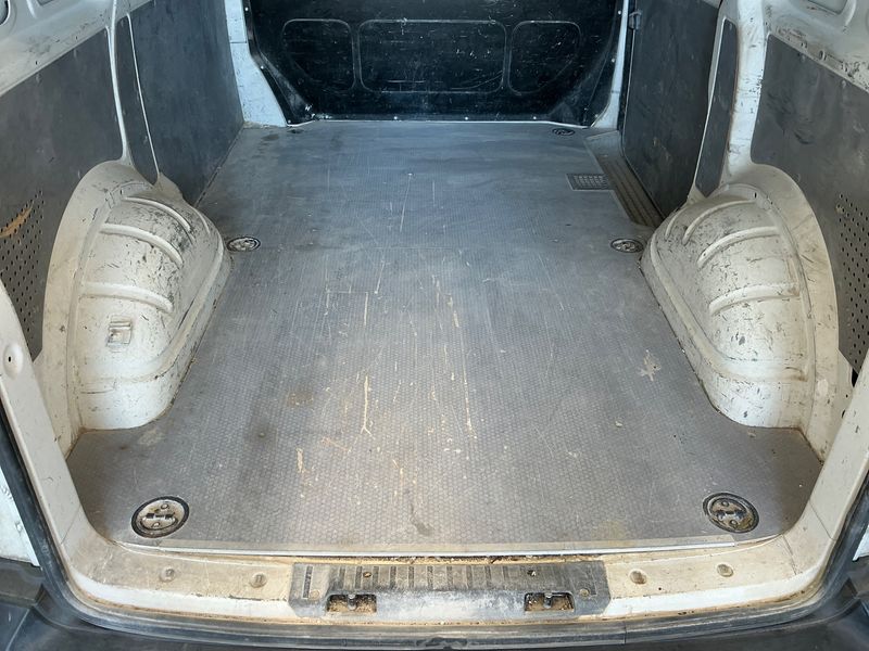 Volkswagen T5 Transporter 2.0 TDI Kasten 2013 – снимка 39
