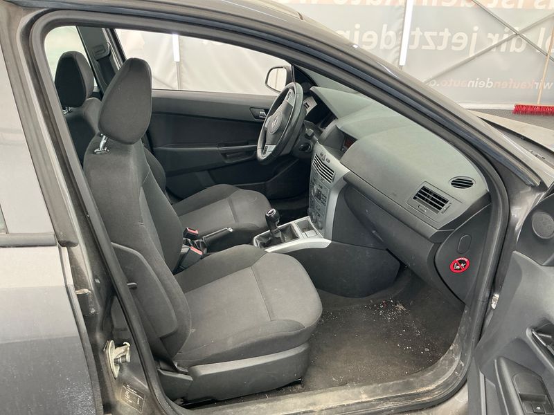 Opel Astra 1.6 Edition — zdjęcie 3