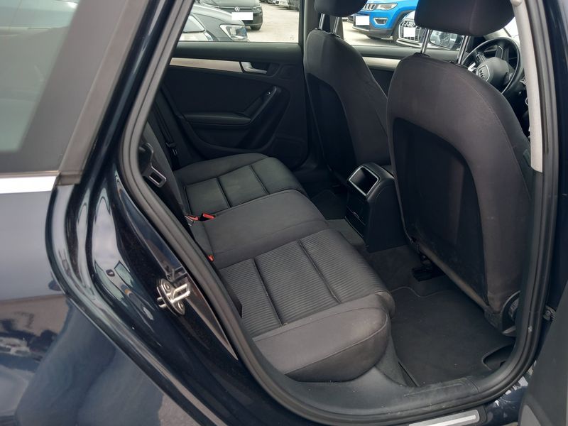 Audi A4 2.0 TDI Advanced — zdjęcie 13