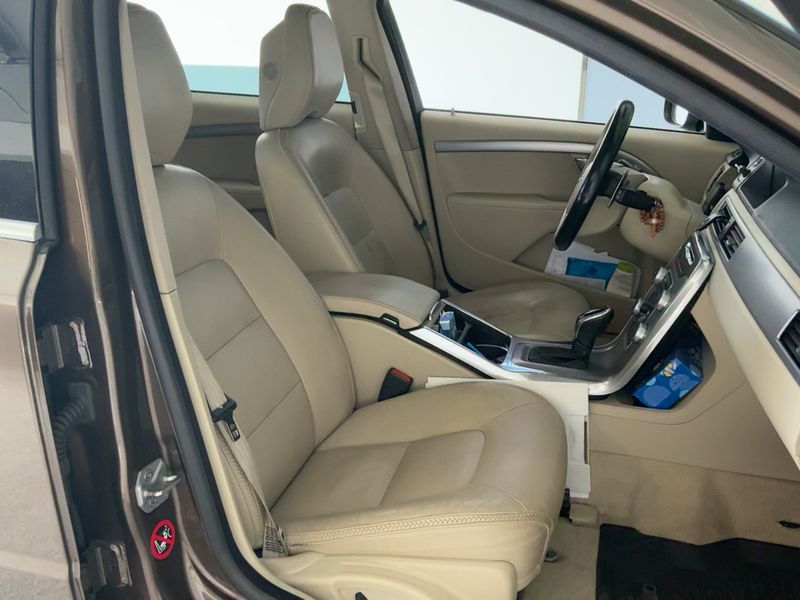 Volvo XC70 2.4 D5 Summum AWD Executive — zdjęcie 12
