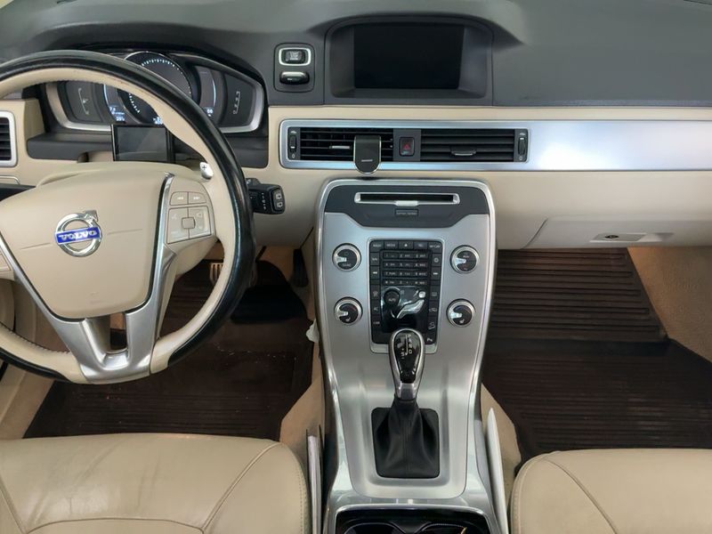 Volvo XC70 2.4 D5 Summum AWD Executive — zdjęcie 13