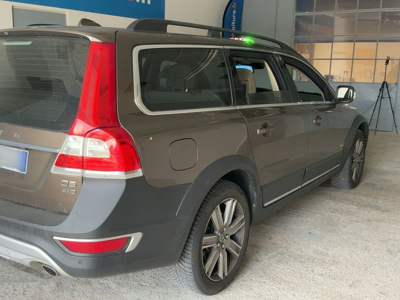 Volvo XC70 2.4 D5 Summum AWD Executive — zdjęcie 6