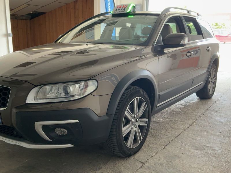 Volvo XC70 2.4 D5 Summum AWD Executive — zdjęcie 2