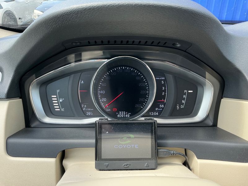 Volvo XC70 2.4 D5 Summum AWD Executive — zdjęcie 14