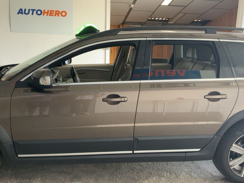 Volvo XC70 2.4 D5 Summum AWD Executive — zdjęcie 4
