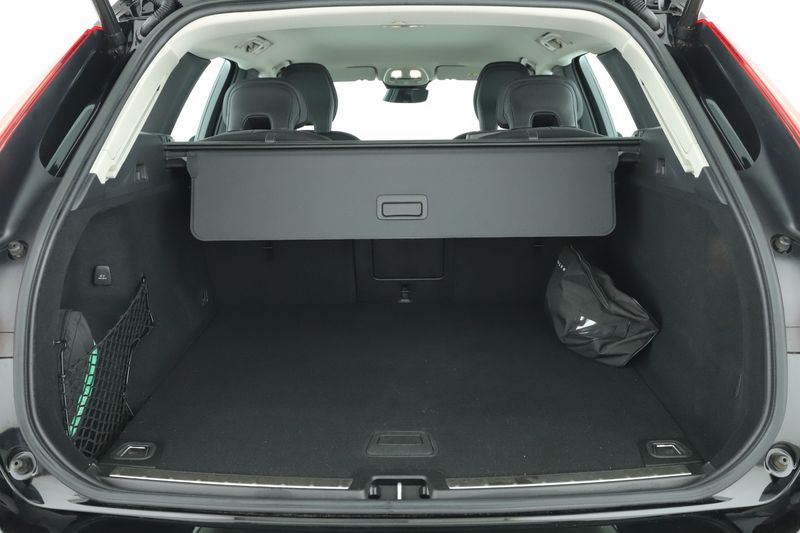 Volvo XC60 2.0 B4 Mild-Hybrid Core 2WD — zdjęcie 10