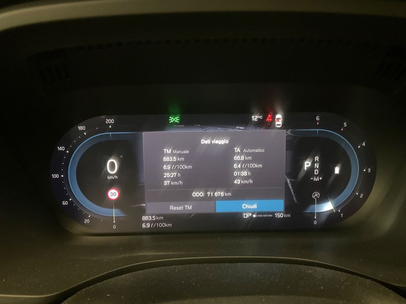 Volvo XC60 2.0 B4 Mild-Hybrid Core 2WD — zdjęcie 13