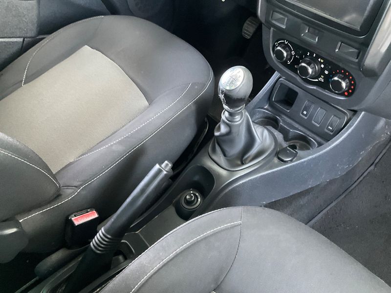 Dacia Duster 1.5 dCi Laureate 4x2 2016 – снимка 22