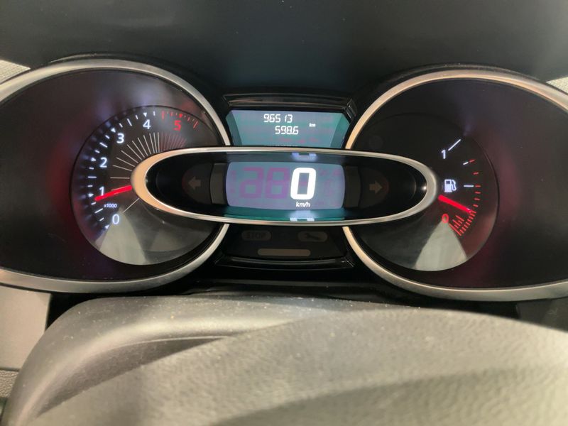 Renault Clio 1.5 dCi Energy Intens — zdjęcie 13