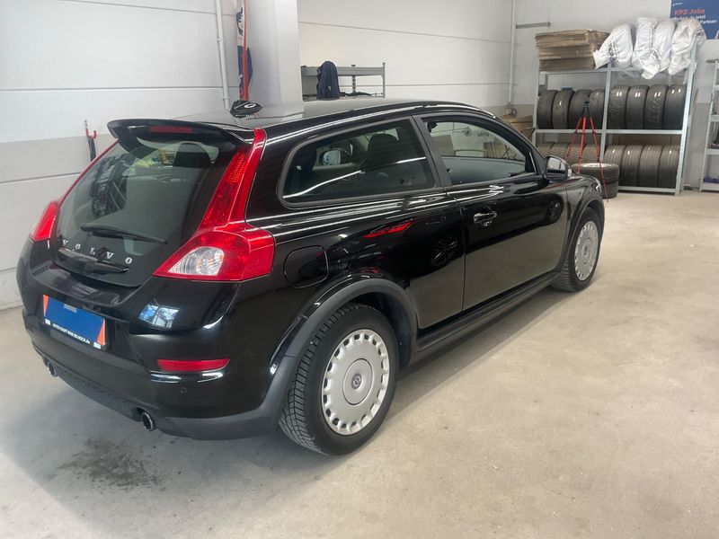 Volvo C30 2.0 D3 Momentum — zdjęcie 2
