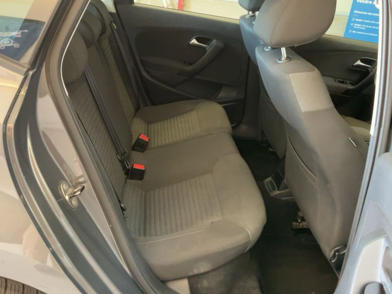 Volkswagen Polo 1.2 Comfortline — zdjęcie 14