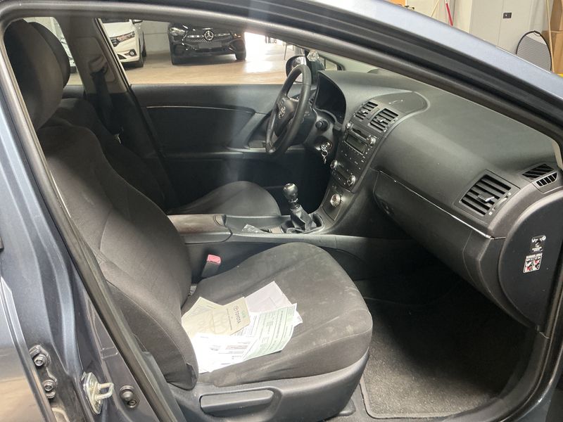 Toyota Avensis 2.0 D-4D Active — zdjęcie 3