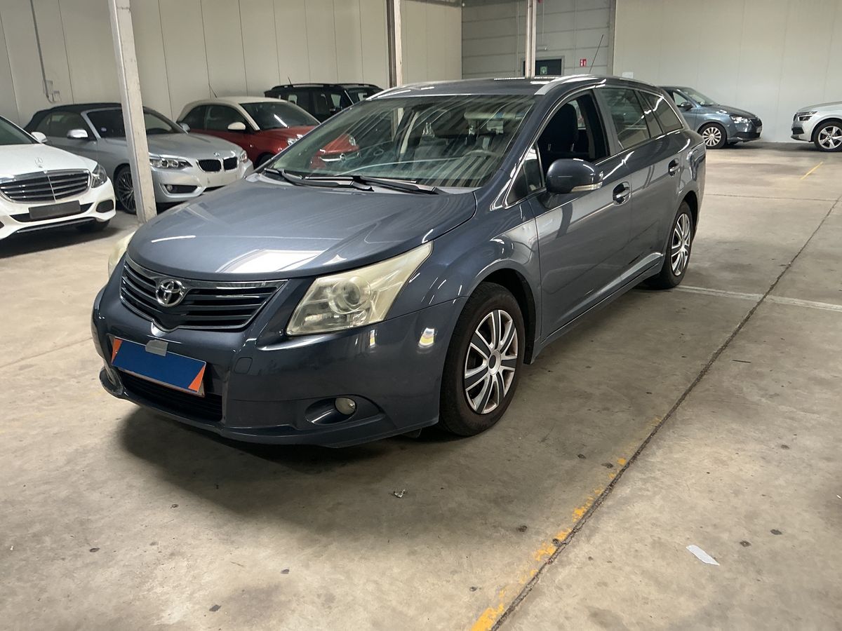Toyota Avensis 2011 — photo 1