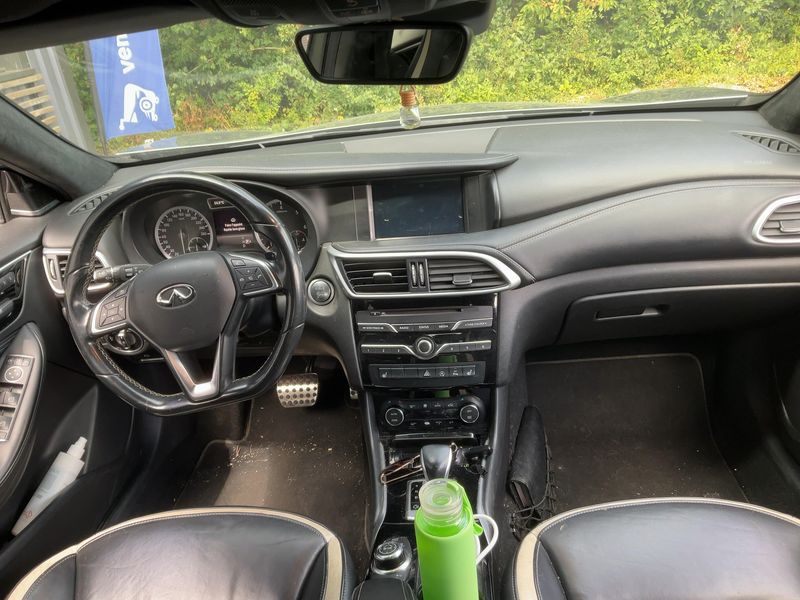 Infiniti Q30 2.2 Diesel Sport Tech AWD — zdjęcie 12