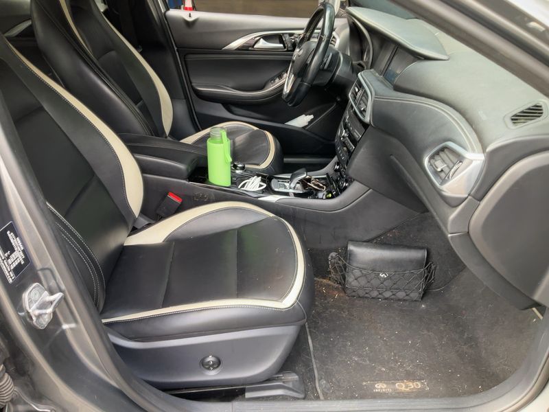 Infiniti Q30 2.2 Diesel Sport Tech AWD — zdjęcie 11