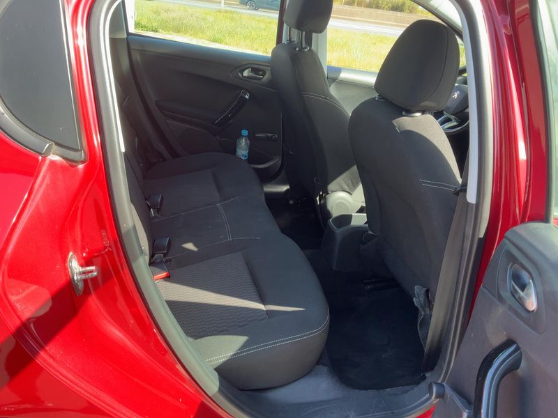 Peugeot 208 1.6 Blue-HDi Active — zdjęcie 14