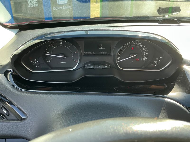 Peugeot 208 1.6 Blue-HDi Active — zdjęcie 13