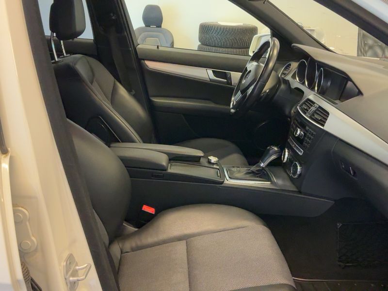 Mercedes-Benz C-Klasse C 220 CDI T BlueEfficiency Avantgarde — zdjęcie 11