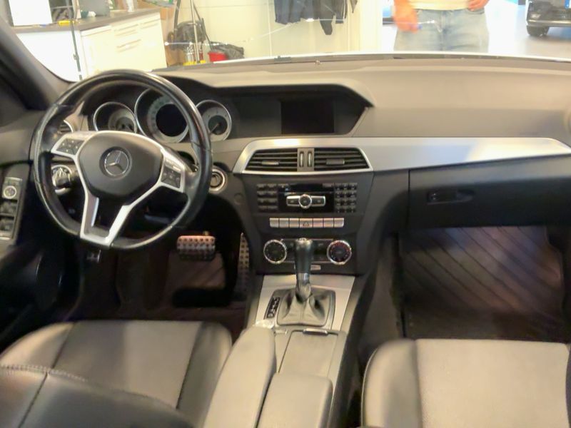 Mercedes-Benz C-Klasse C 220 CDI T BlueEfficiency Avantgarde — zdjęcie 12