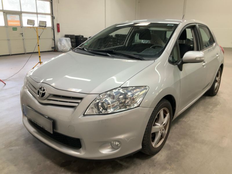 2012 Toyota Auris