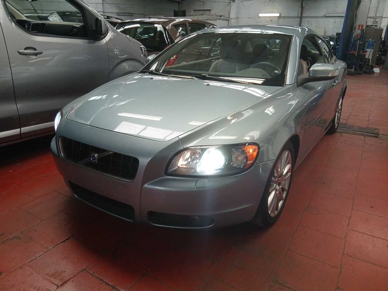 Volvo C70 2.4 Kinetic — zdjęcie 21