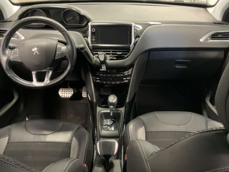 Peugeot 2008 1.2 PureTech Allure 2019 – снимка 17