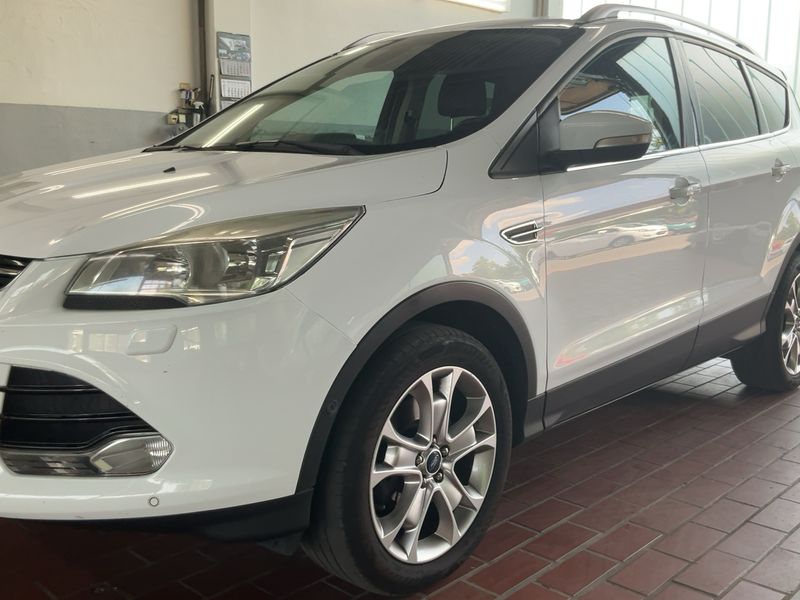Ford Kuga 2.0 TDCi Titanium 2013 – снимка 2