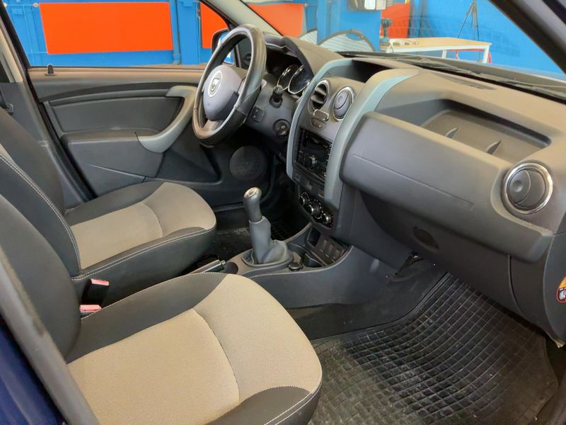 Dacia Duster 1.6 Ice 4x2 2015 – снимка 16