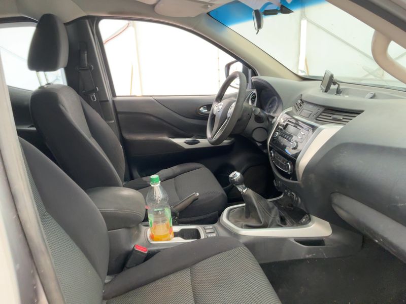 Nissan NP300 Pick-up 2.3 dCi Acenta King Cab 4x4 — zdjęcie 11