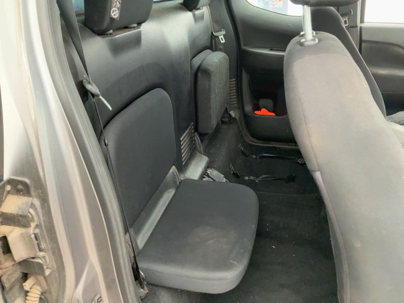 Nissan NP300 Pick-up 2.3 dCi Acenta King Cab 4x4 — zdjęcie 14