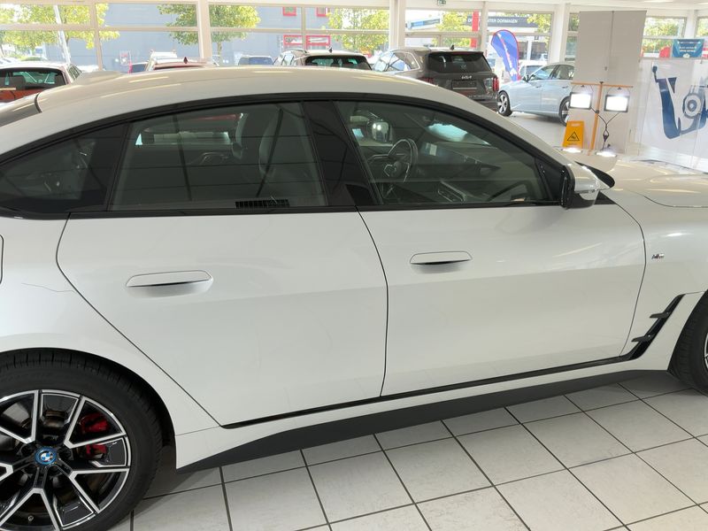 BMW i4 eDrive35 Gran Coupe M Sport 2023 – снимка 10