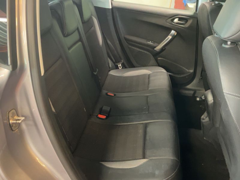 Peugeot 2008 1.2 PureTech Allure 2018 – снимка 19
