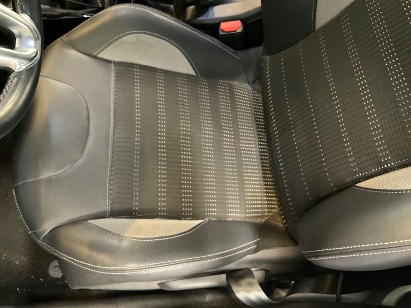 Peugeot 2008 1.2 PureTech Allure 2018 – снимка 24