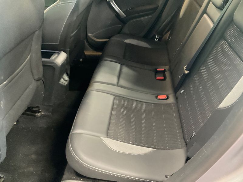 Peugeot 2008 1.2 PureTech Allure 2018 – снимка 27