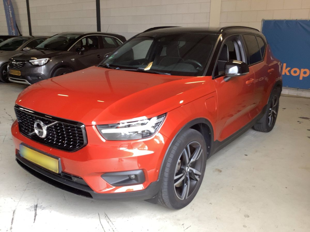 Volvo XC40 2020 — photo 1