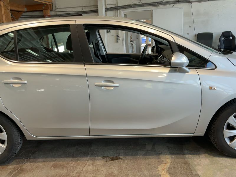 Opel Corsa 1.4 Innovation — zdjęcie 7