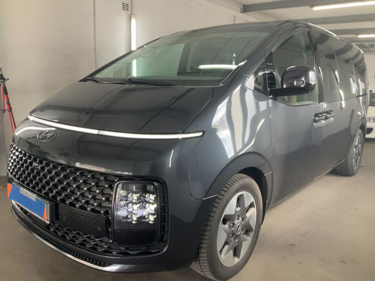 Hyundai Staria 2023 — photo 1