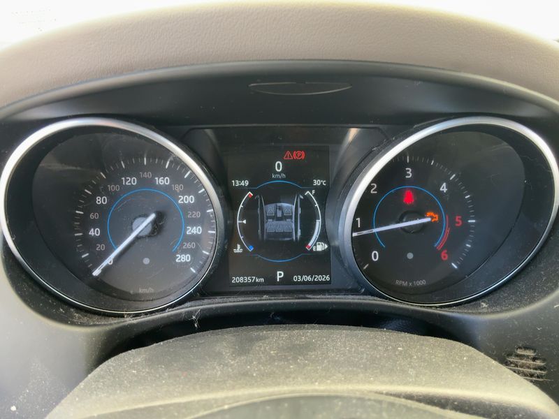 Jaguar XE 20d Pure — zdjęcie 13
