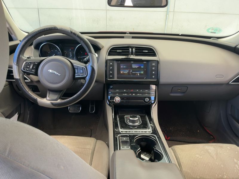 Jaguar XE 20d Pure — zdjęcie 12