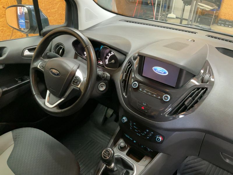 Ford Tourneo Courier 1.5 TDCi Titanium — zdjęcie 12
