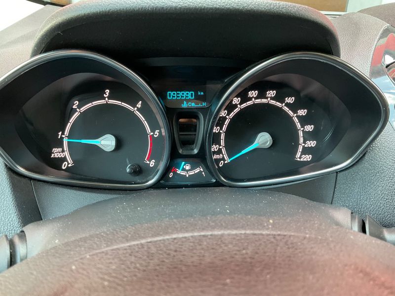 Ford Tourneo Courier 1.5 TDCi Titanium — zdjęcie 13